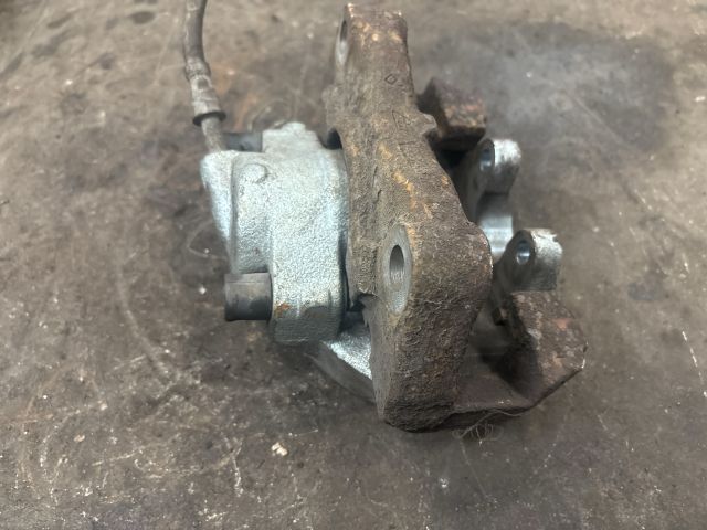 bontott VW TRANSPORTER Jobb első Féknyereg Munkahengerrel