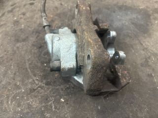 bontott VW TRANSPORTER Jobb első Féknyereg Munkahengerrel