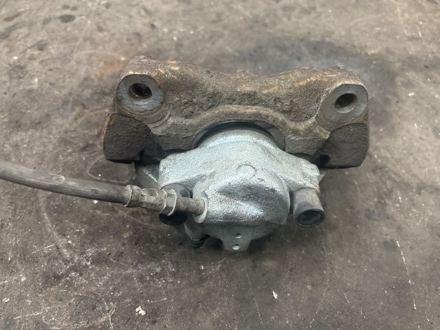 bontott VW TRANSPORTER Jobb első Féknyereg Munkahengerrel