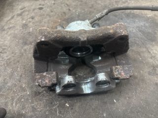 bontott VW TRANSPORTER Jobb első Féknyereg Munkahengerrel