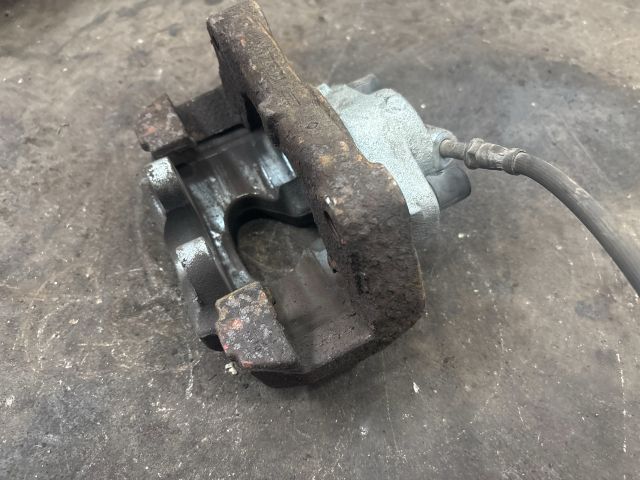 bontott VW TRANSPORTER Jobb első Féknyereg Munkahengerrel