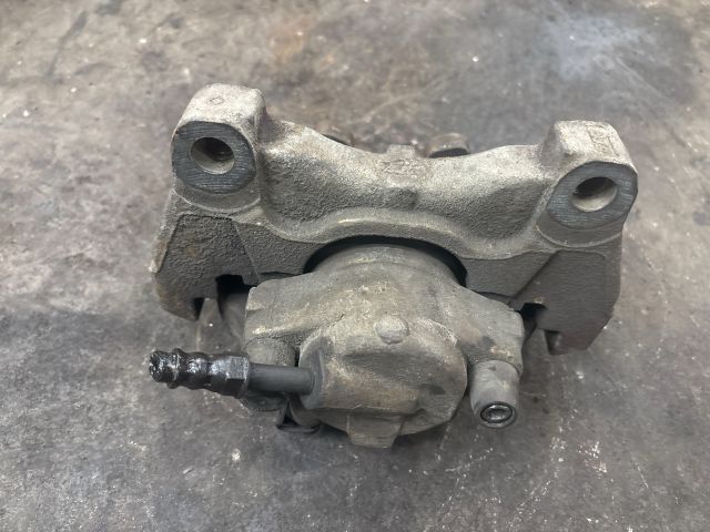 bontott VW TRANSPORTER Jobb első Féknyereg Munkahengerrel