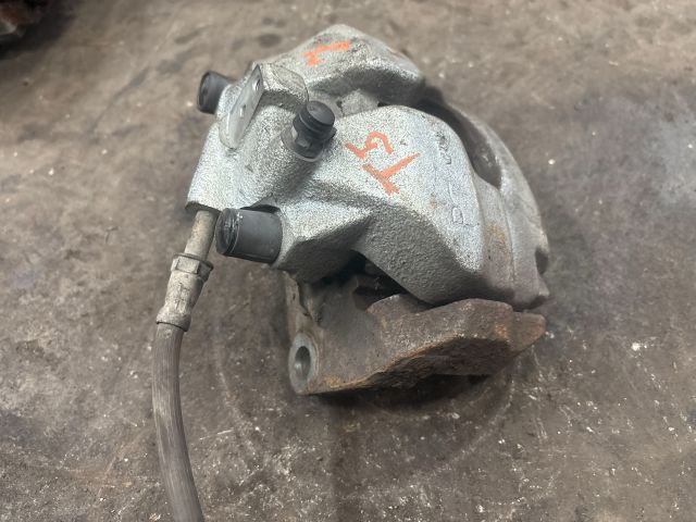 bontott VW TRANSPORTER Jobb első Féknyereg Munkahengerrel