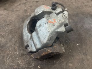 bontott VW TRANSPORTER Jobb első Féknyereg Munkahengerrel