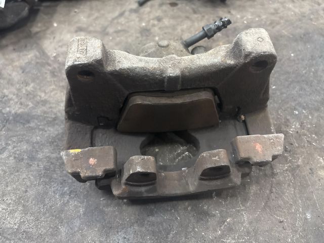 bontott VW TRANSPORTER Jobb első Féknyereg Munkahengerrel