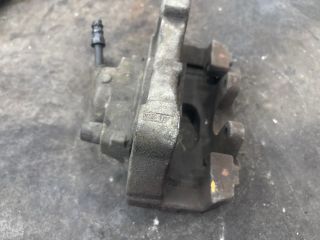 bontott VW TRANSPORTER Jobb első Féknyereg Munkahengerrel