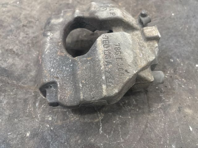 bontott VW TRANSPORTER Jobb első Féknyereg Munkahengerrel