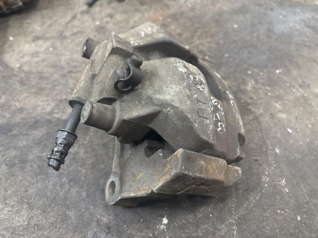 bontott VW TRANSPORTER Jobb első Féknyereg Munkahengerrel