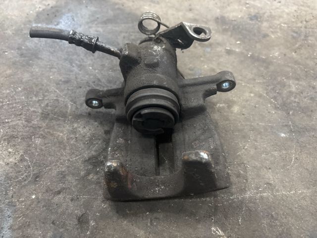 bontott VW TRANSPORTER Jobb hátsó Féknyereg Munkahengerrel