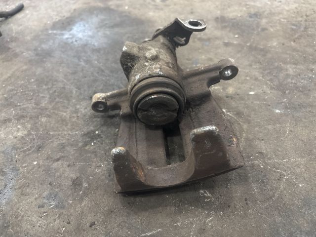 bontott VW TRANSPORTER Jobb hátsó Féknyereg Munkahengerrel