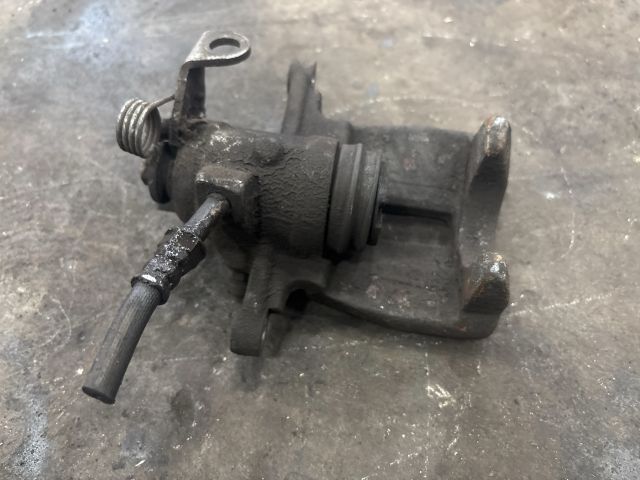 bontott VW TRANSPORTER Jobb hátsó Féknyereg Munkahengerrel