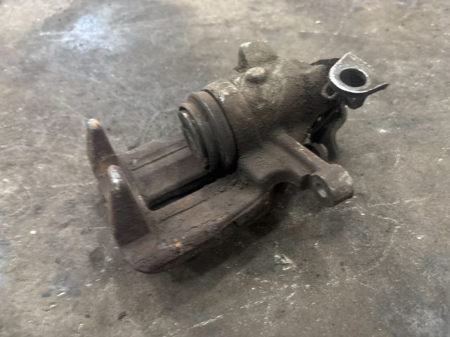 bontott VW TRANSPORTER Jobb hátsó Féknyereg Munkahengerrel