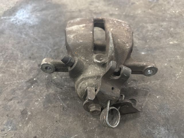 bontott VW TRANSPORTER Jobb hátsó Féknyereg Munkahengerrel