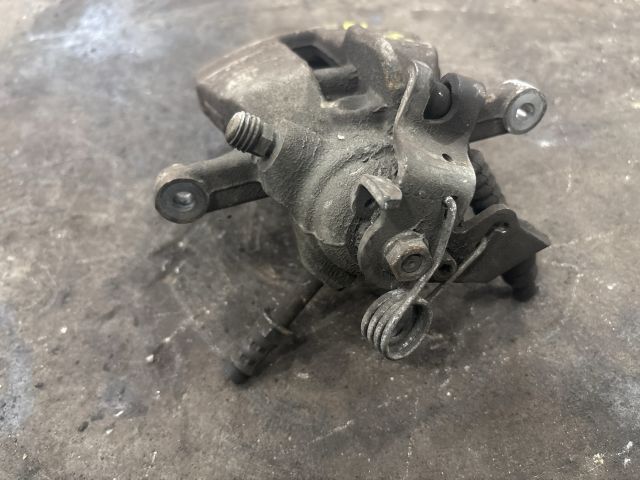 bontott VW TRANSPORTER Jobb hátsó Féknyereg Munkahengerrel