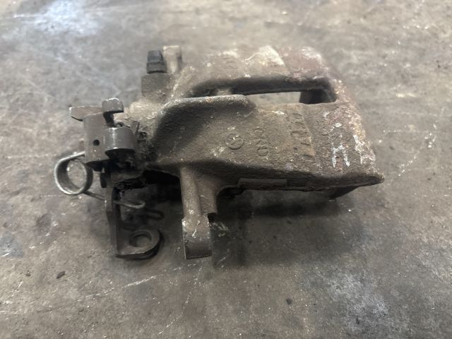 bontott VW TRANSPORTER Jobb hátsó Féknyereg Munkahengerrel