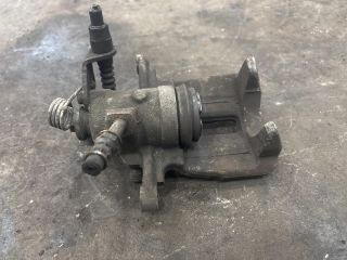 bontott VW TRANSPORTER Jobb hátsó Féknyereg Munkahengerrel