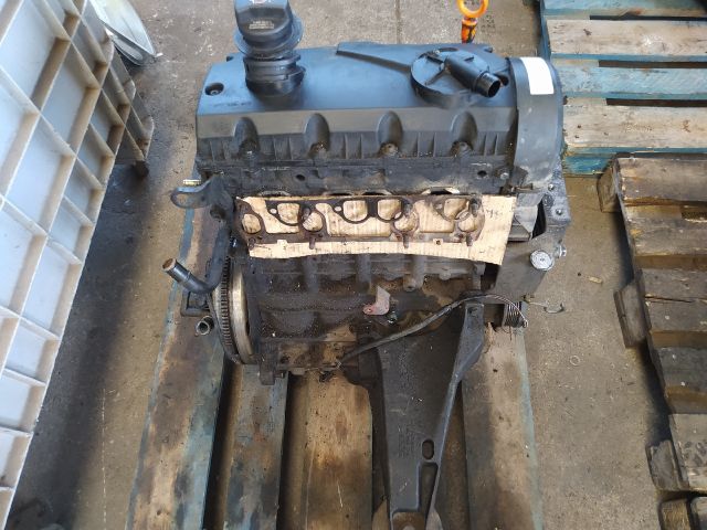 bontott VW TRANSPORTER Motor (Fűzött blokk hengerfejjel)