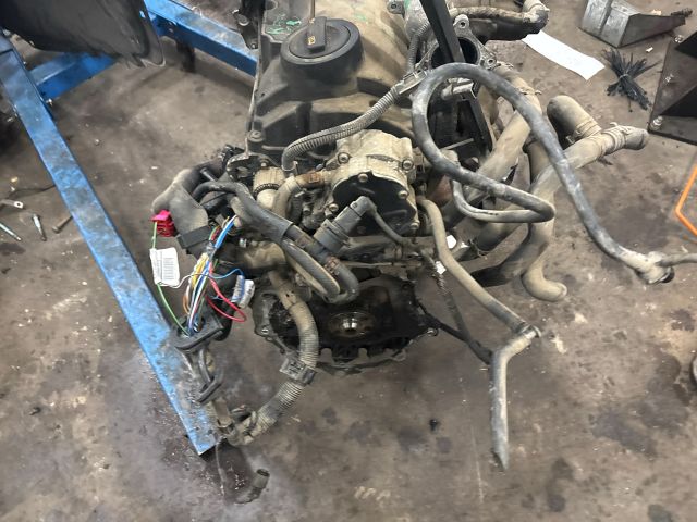 bontott VW TRANSPORTER Motor (Fűzött blokk hengerfejjel)