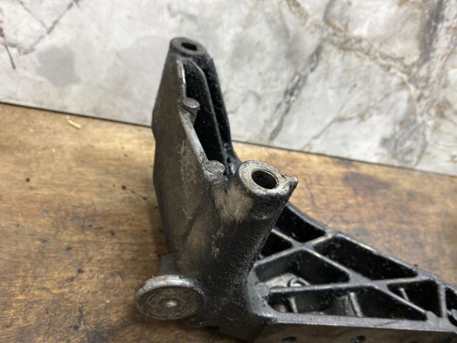 bontott VW TRANSPORTER Motor Tartó Bak (Fém)