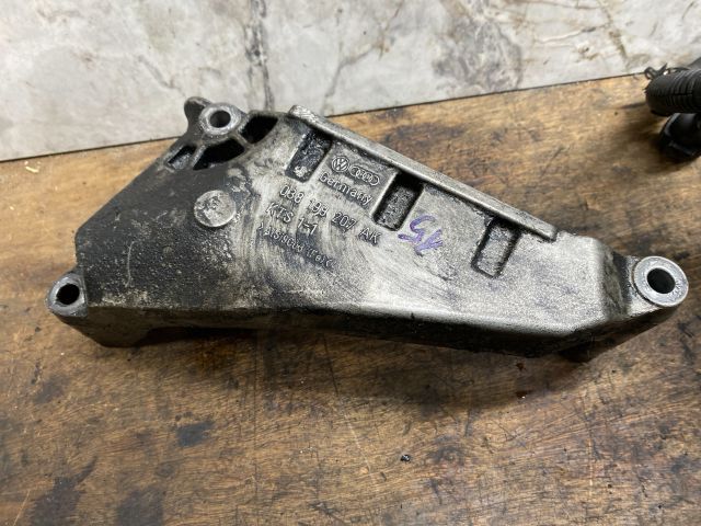 bontott VW TRANSPORTER Motor Tartó Bak (Fém)