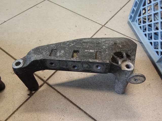 bontott VW TRANSPORTER Motor Tartó Bak (Pozíciófüggetlen)