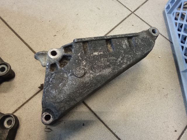 bontott VW TRANSPORTER Motor Tartó Bak (Pozíciófüggetlen)