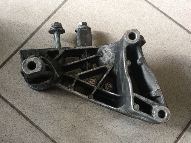 bontott VW TRANSPORTER Motor Tartó Bak (Pozíciófüggetlen)