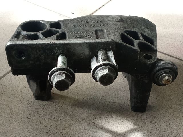 bontott VW TRANSPORTER Motor Tartó Bak (Pozíciófüggetlen)