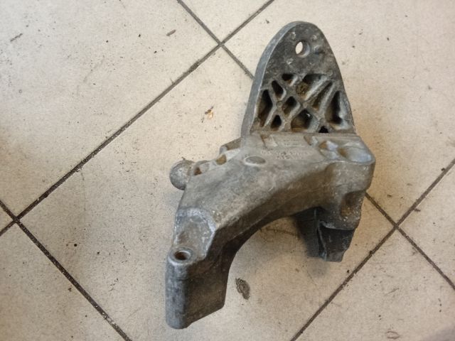 bontott VW TRANSPORTER Motor Tartó Bak (Pozíciófüggetlen)