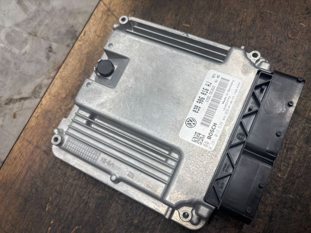 bontott VW TRANSPORTER Motorvezérlő