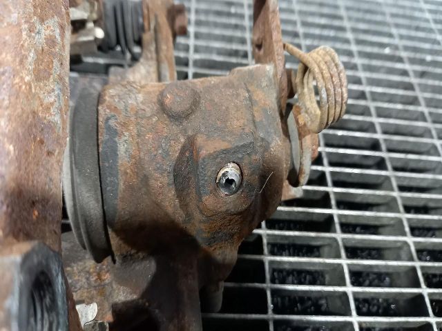 bontott VW TRANSPORTER Bal hátsó Féknyereg Munkahengerrel