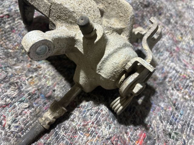 bontott VW TRANSPORTER Bal hátsó Féknyereg Munkahengerrel