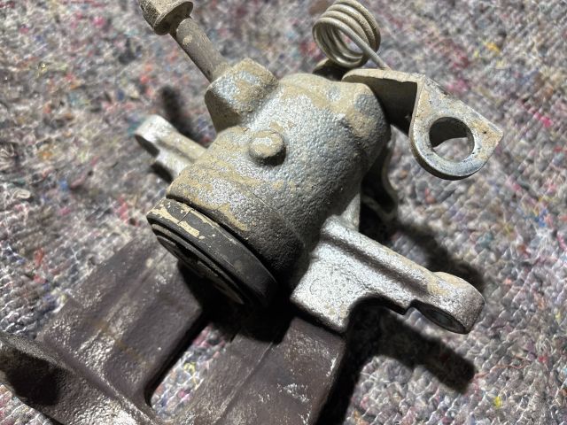 bontott VW TRANSPORTER Bal hátsó Féknyereg Munkahengerrel