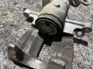 bontott VW TRANSPORTER Bal hátsó Féknyereg Munkahengerrel