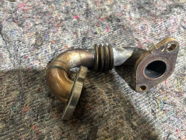 bontott VW TRANSPORTER EGR Hűtő Cső