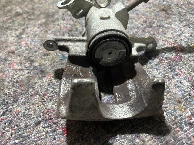 bontott VW TRANSPORTER Jobb hátsó Féknyereg Munkahengerrel