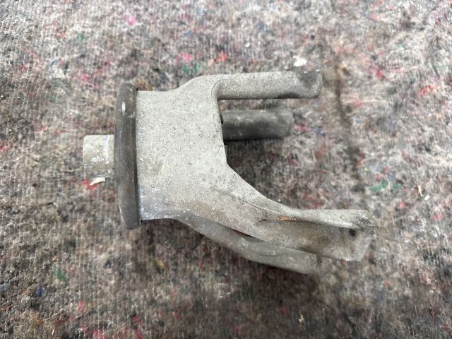 bontott VW TRANSPORTER Motor Tartó Bak (Fém)