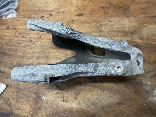 bontott VW TRANSPORTER Motor Tartó Bak (Fém)