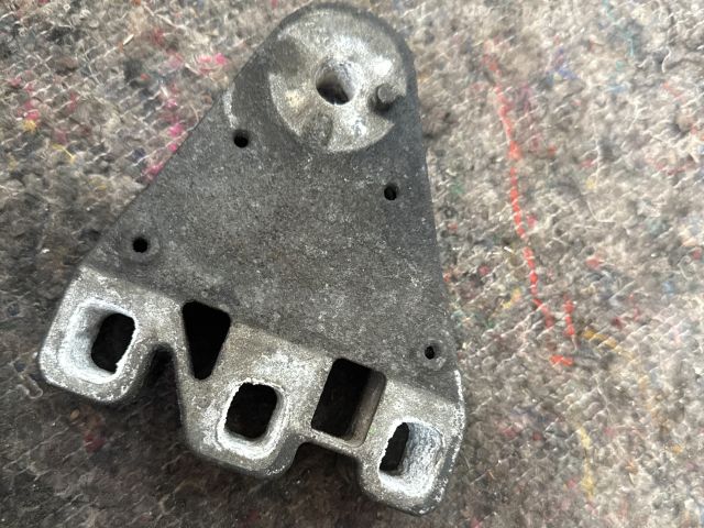 bontott VW TRANSPORTER Motor Tartó Bak (Fém)