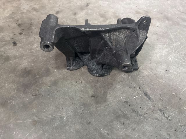 bontott VW TRANSPORTER Motor Tartó Bak (Fém)