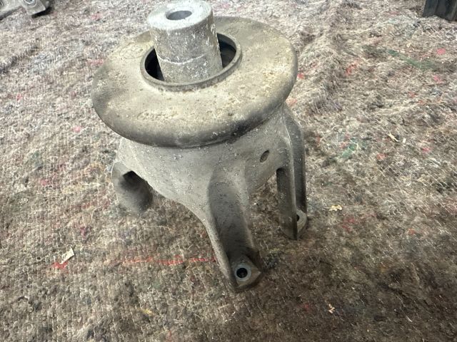 bontott VW TRANSPORTER Motor Tartó Bak (Fém)