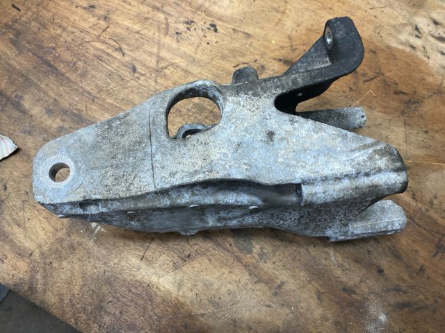 bontott VW TRANSPORTER Motor Tartó Bak (Fém)