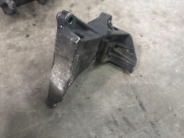 bontott VW TRANSPORTER Motor Tartó Bak (Fém)