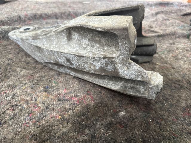 bontott VW TRANSPORTER Motor Tartó Bak (Fém)