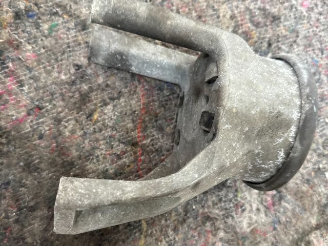 bontott VW TRANSPORTER Motor Tartó Bak (Fém)