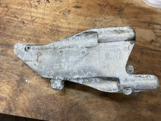 bontott VW TRANSPORTER Motor Tartó Bak (Fém)