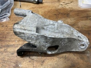 bontott VW TRANSPORTER Motor Tartó Bak (Fém)