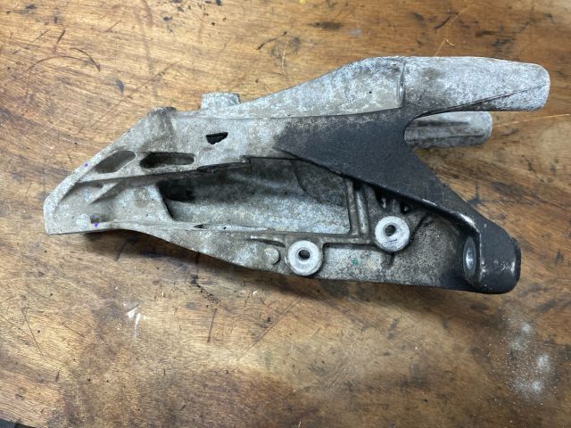 bontott VW TRANSPORTER Motor Tartó Bak (Fém)