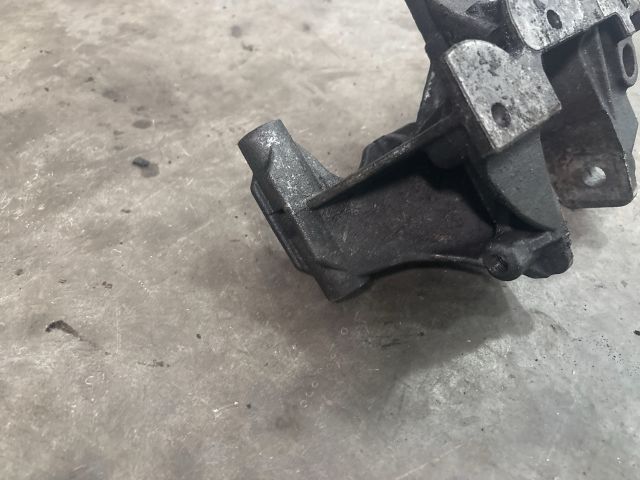 bontott VW TRANSPORTER Motor Tartó Bak (Fém)