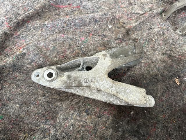 bontott VW TRANSPORTER Motor Tartó Bak (Fém)